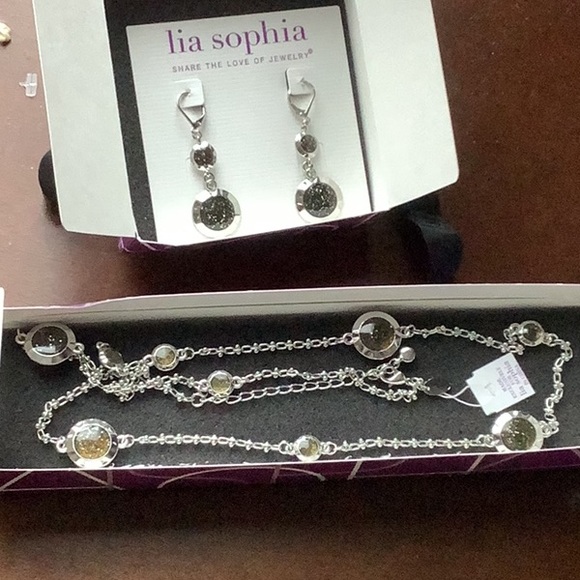 Lia Sophia earrings and necklace set - Picture 3 of 3
